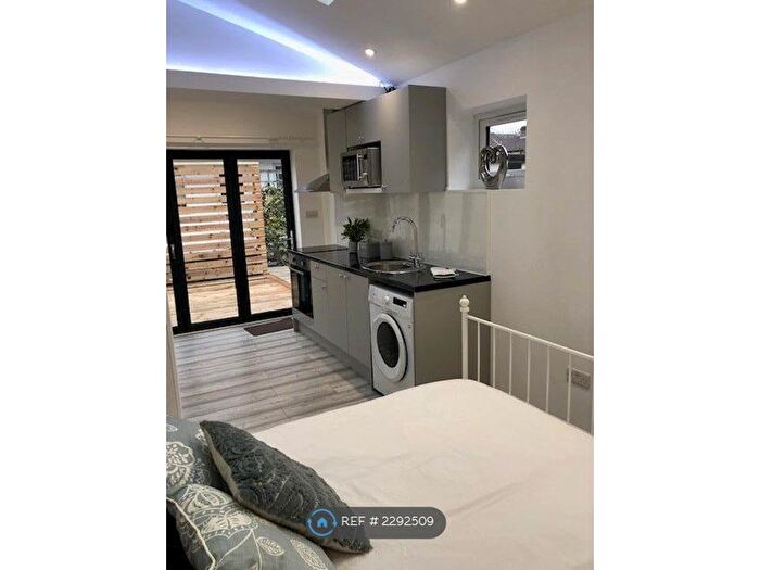 Studio To Rent In King Edward Street, Slough, SL1