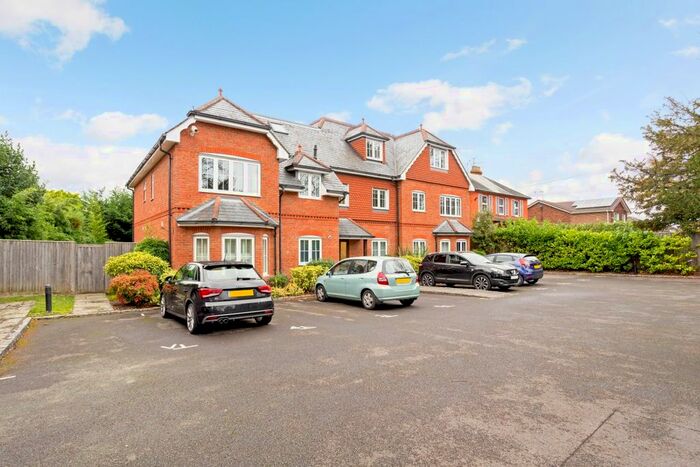 2 Bedroom Flat To Rent In Finchampstead Road, Wokingham RG41