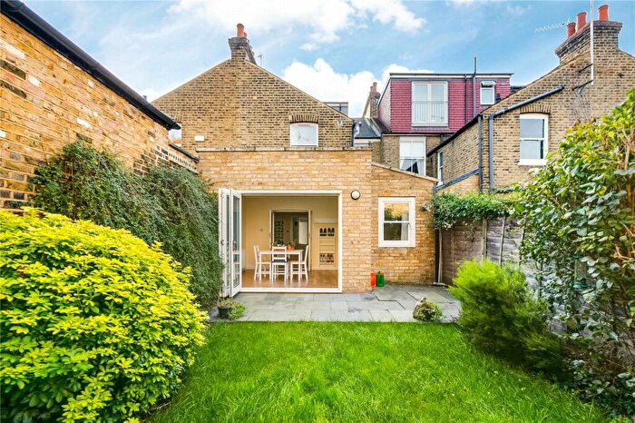 2 Bedroom Apartment To Rent In North Worple Way, London, SW14