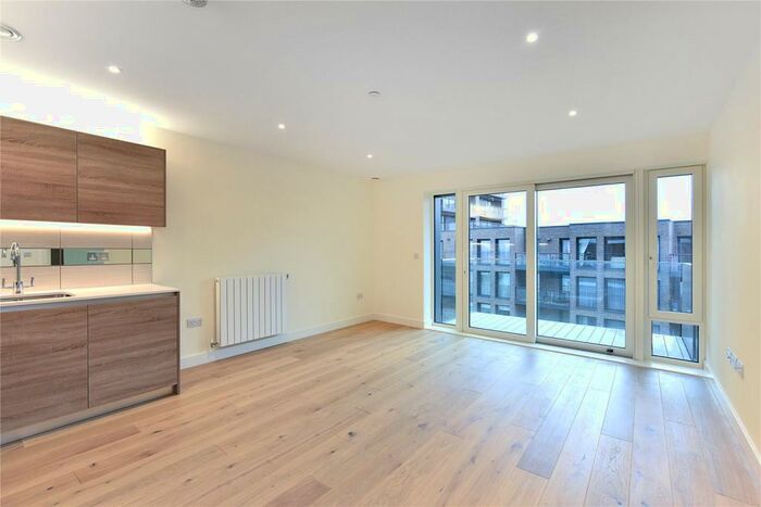 1 Bedroom Flat To Rent In Hampton Apartments, Duke Of Wellington Avenue, London, SE18