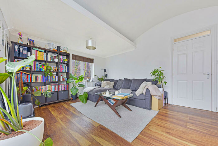 1 Bedroom Flat To Rent In Treaty Street, Marina One, N1