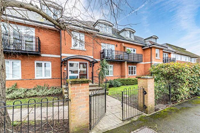 2 Bedroom Apartment For Sale In Pond House, Abbey Road, Chertsey, KT16