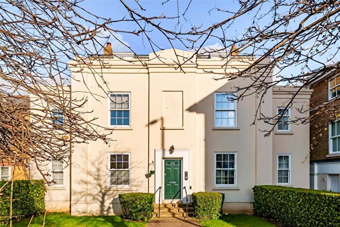 1 Bedroom Flat For Sale In Lysander Gardens, Surbiton, KT6