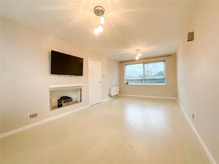 2 Bedroom Apartment To Rent In Walsall Road, Sutton Coldfield, West Midlands, B74