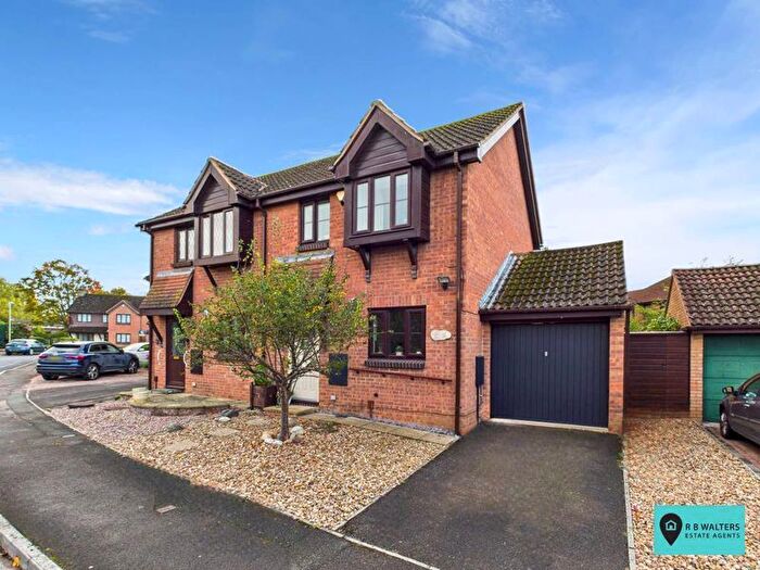 3 Bedroom Semi Detached House For Sale In Ashmead, Longlevens, GL2