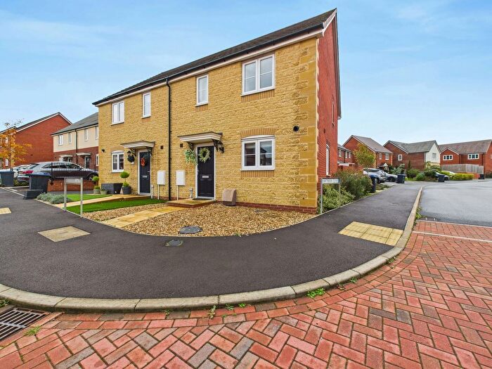 3 Bedroom Semi-Detached House For Sale In Larkspur Drive, Calne, SN11