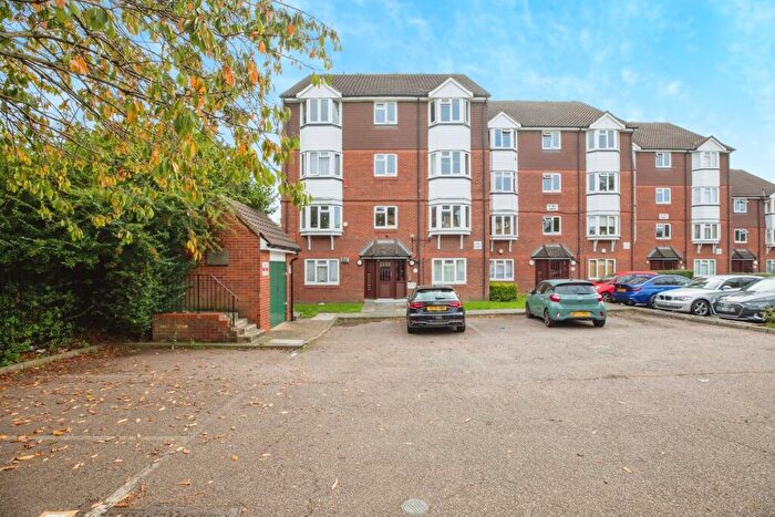 2 Bedroom Apartment For Sale In Weald Close, London, SE16
