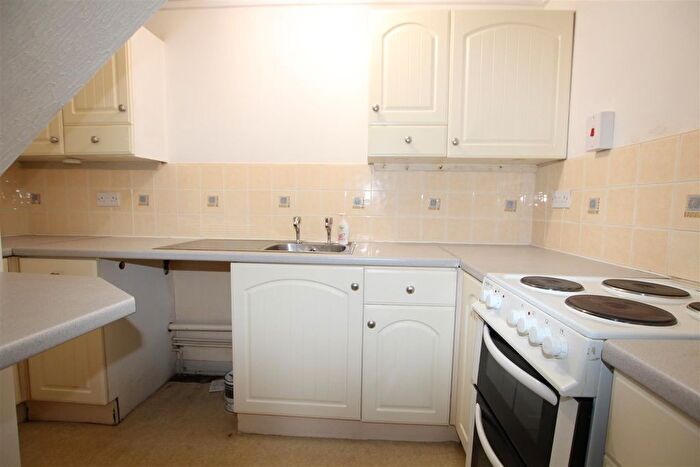1 Bedroom Maisonette To Rent In Westcliffe Road, Cleckheaton, BD19