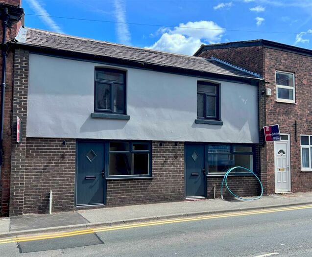 2 Bedroom House To Rent In Cross Street, Macclesfield, SK11