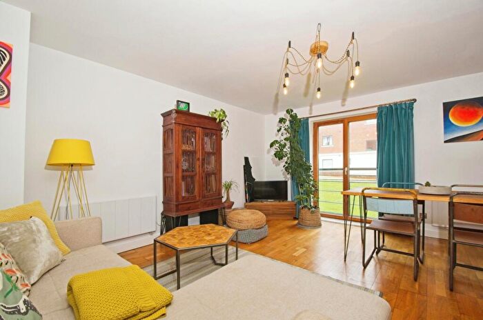 2 Bedroom Flat For Sale In Henke Court, Cardiff, South Glamorgan, CF10