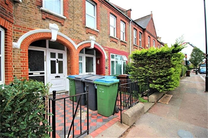 2 Bedroom Flat To Rent In Fleeming Road, Walthamstow, E17