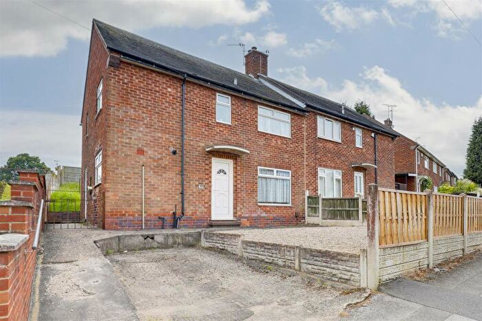 4 Bedroom Semi-Detached House To Rent In Beckhampton Road, Bestwood, Nottinghamshire, NG5