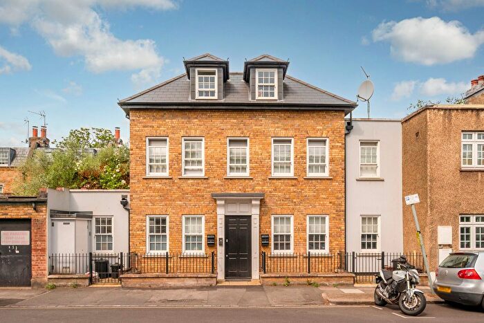 2 Bedroom Flat To Rent In Sefton Street, West Putney, London, SW15