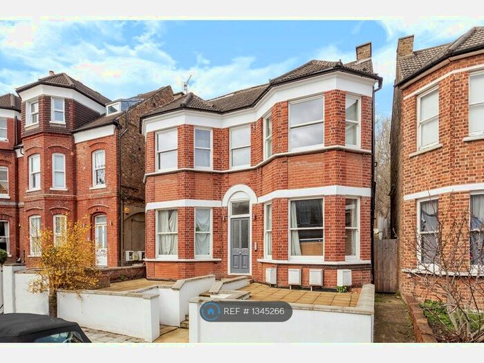 3 Bedroom Flat To Rent In Thornlaw Road, London, SE27