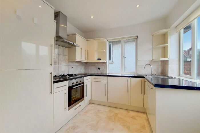 2 Bedroom Flat To Rent In Abingdon Road, Finchley, London, N3