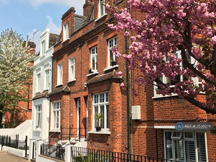 3 Bedroom Flat To Rent In Meath Street, London, SW11