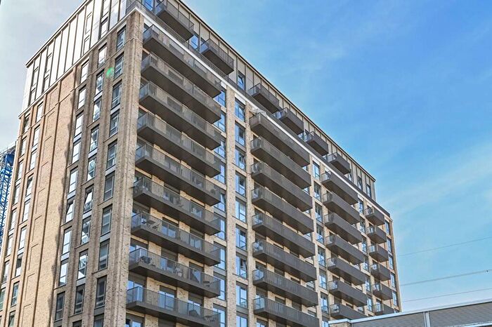 1 Bedroom Flat For Sale In Queens Cross, Royal Docks, E16