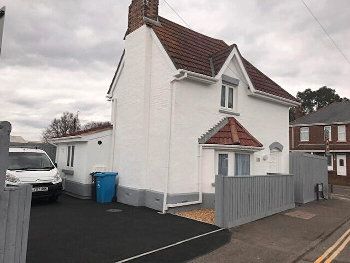 3 Bedroom Cottage To Rent In Sterte Road, Poole, Dorset, BH15