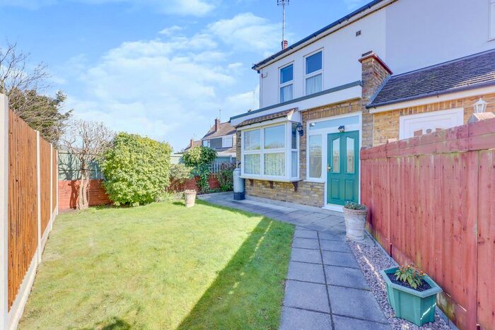 2 Bedroom Semi-Detached House To Rent In Kings Farm, Rayleigh, SS6