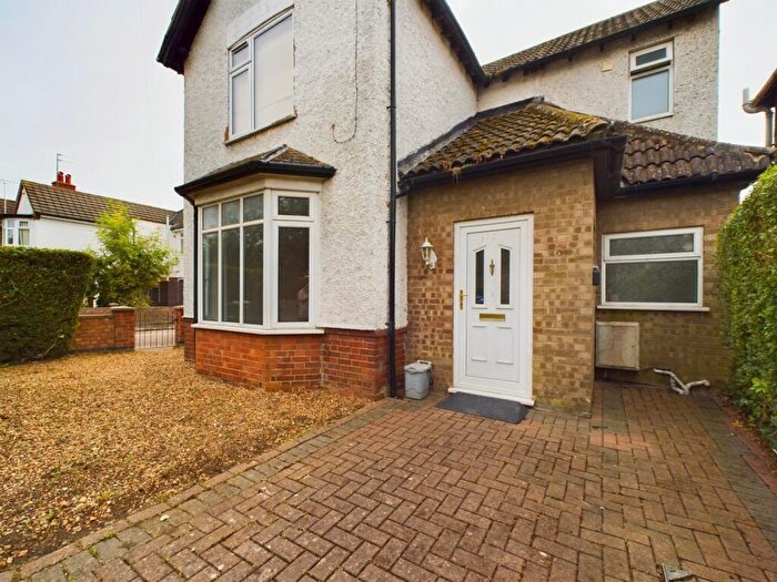 2 Bedroom Flat To Rent In Mayors Walk, Peterborough, Cambridgeshire, PE3