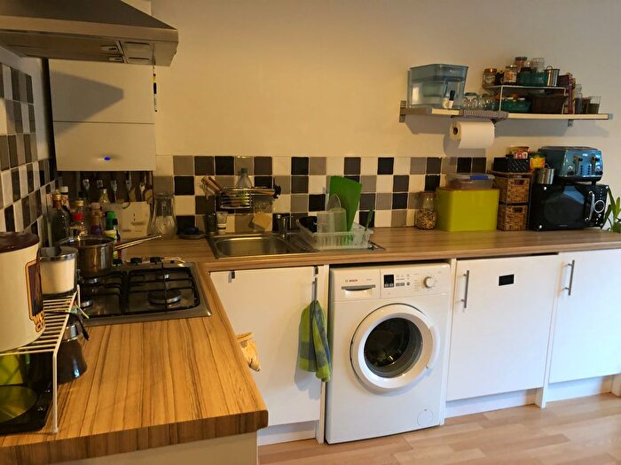 1 Bedroom Flat To Rent In Wavertree Road, London, SW2