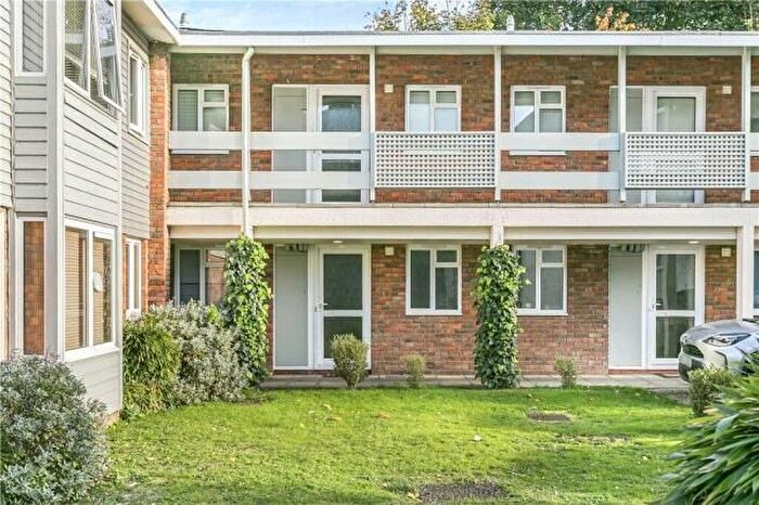 1 Bedroom Flat To Rent In Cross Lanes, Guildford, GU1