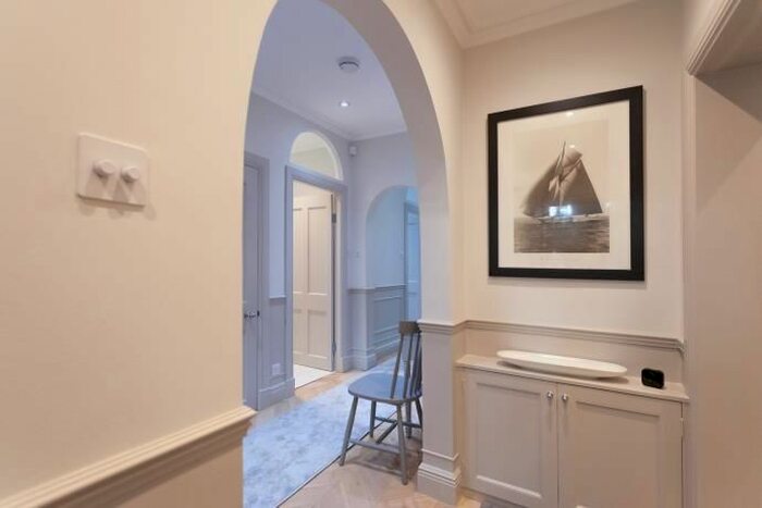 3 Bedroom Flat To Rent In Main Door Flat On Dundonald Street, New Town, Edinburgh, EH3