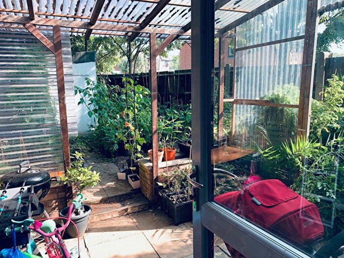 3 Bedroom Semi-Detached House To Rent In Eider Close, Yeading, Hayes, UB4