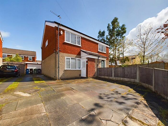 3 Bedroom Semi-Detached House For Sale In Glastonbury Road, Tyldesley, M29