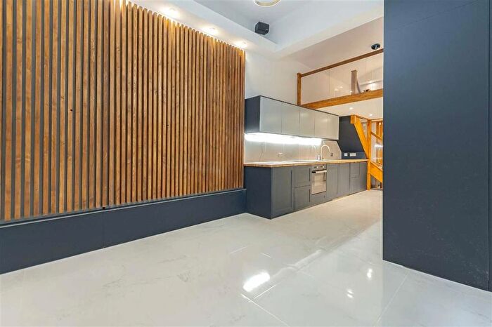 3 Bedroom Flat To Rent In Queen's Gate, South Kensington, SW7