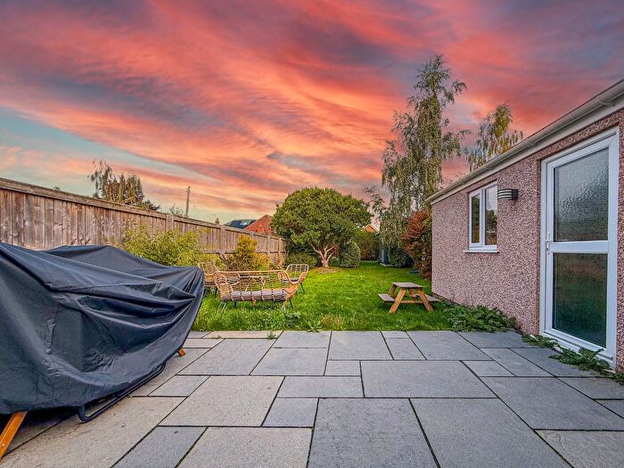 3 Bedroom Semi-detached House To Rent In Tamar Avenue, Taunton, TA1