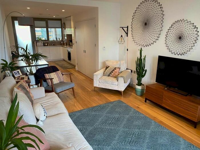 2 Bedroom Flat To Rent In Caithness Walk, Croydon, CR0