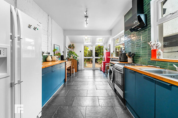 3 Bedroom Terraced House For Sale In Mardy Street, Grangetown, Cardiff, CF11