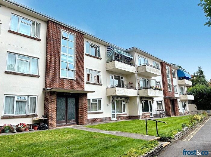 2 Bedroom Flat For Sale In Bournemouth Road, Lower Parkstone, Poole, Dorset, BH14