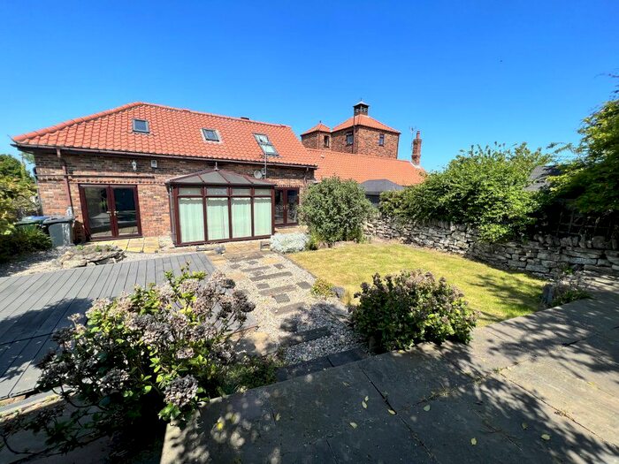 3 Bedroom Cottage To Rent In Horseshoe Cottage, Dam Lane Thorpe Willoughby, YO8