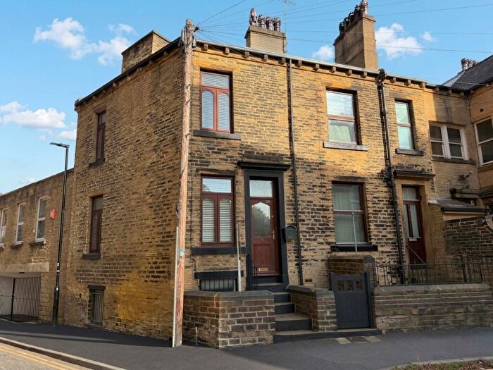 2 Bedroom End Of Terrace House For Sale In St. Johns Place, Halifax, HX1