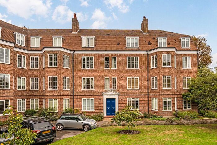 2 Bedroom Flat To Rent In Park Road, St Margarets, TW1