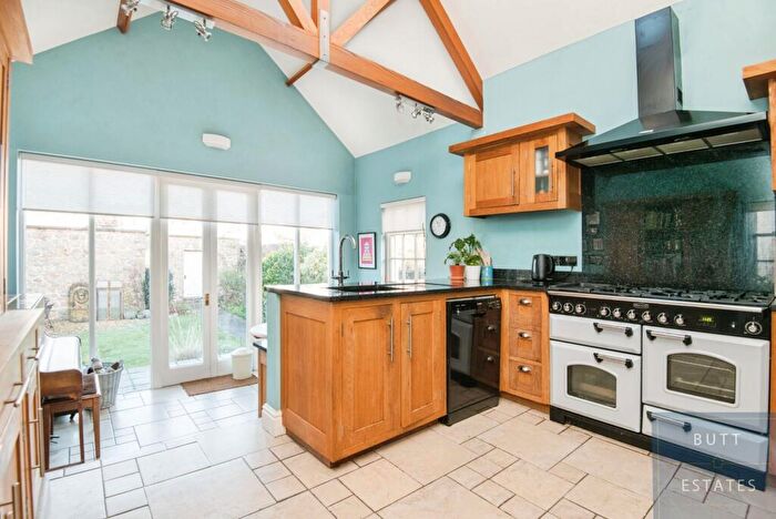 6 Bedroom Semi-Detached House For Sale In Salterton Road, Exmouth, EX8