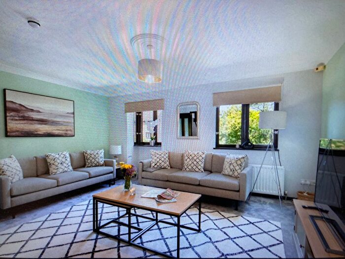 5 Bedroom Town House To Rent In Very Near Tesco Hypermarket Area, Isleworth, TW7