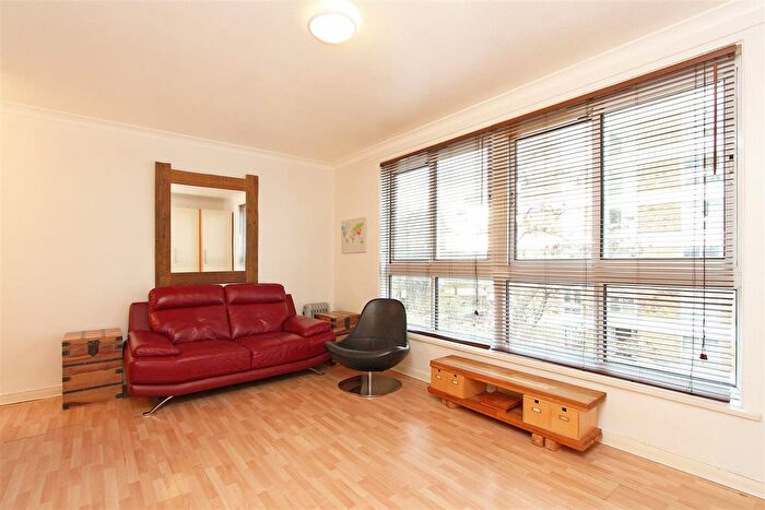 Studio To Rent In Warwick Drive, West Putney, SW15