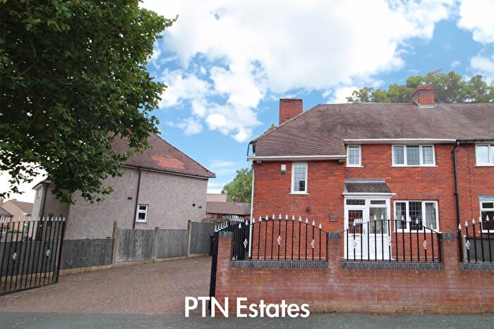 3 Bedroom Semi-Detached House For Sale In Tiled House Lane, Brierley Hill, DY5