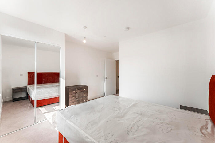 2 Bedroom Apartment To Rent In Fortunes Dock, Canning Town London, E16