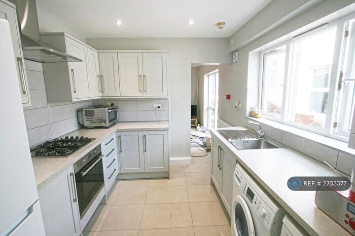 6 Bedroom Terraced House To Rent In Harriet Street, Cardiff, CF24