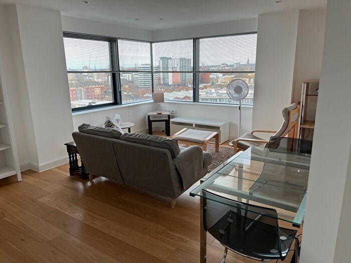 2 Bedroom Flat To Rent In Ocean Way, Southampton, SO14