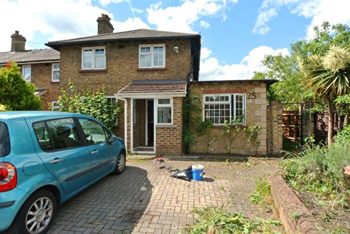4 Bedroom Semi-detached House To Rent In London, SE9