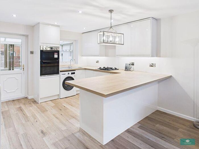 2 Bedroom Semi-Detached House For Sale In Vine Close, Shaw, OL2