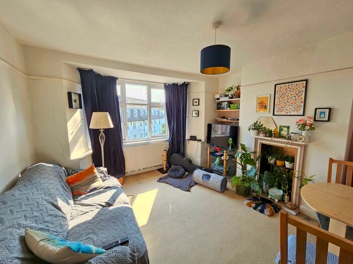 2 Bedroom Flat To Rent In East End Road, London, N2