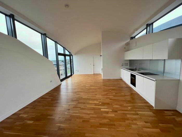 2 Bedroom Flat To Rent In Lilycroft Road, Bradford, BD9