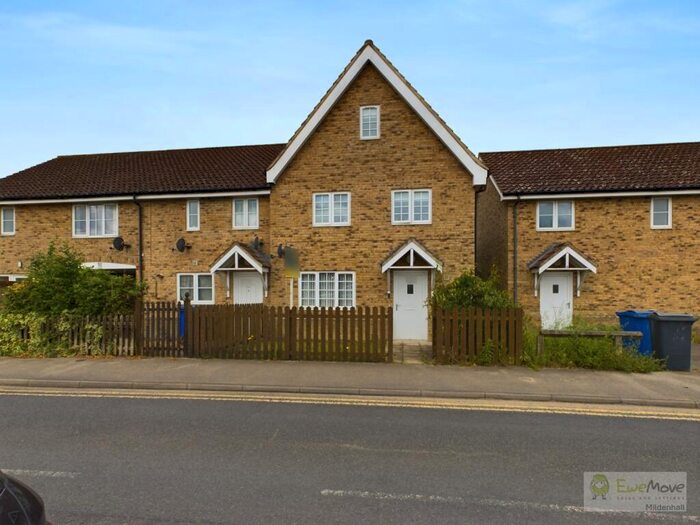 4 Bedroom End Of Terrace House For Sale In Aspal Lane, Beck Row, IP28