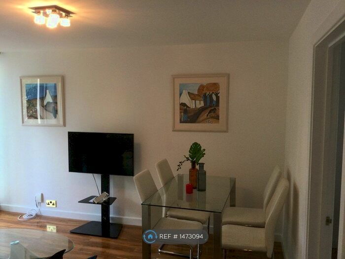 3 Bedroom Flat To Rent In Fl Bloomsbury Close Ealing, London Ealing, W5